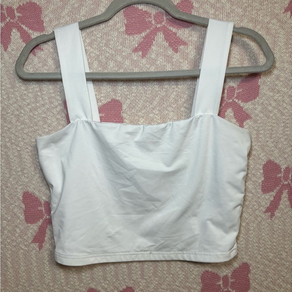 White top - Picture 1 of 2